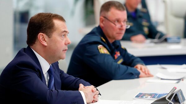Председатель правительства Дмитрий Медведев проводит сеанс видеосвязи с руководителями главных управлений МЧС