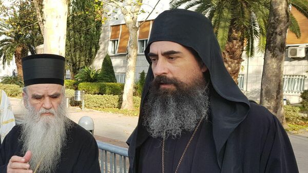 Епископ Диоклийский Сербской православной церкви Мефодий (справа)