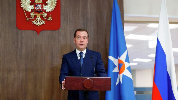 Председатель правительства РФ Дмитрий Медведев на церемонии вручения государственных наград сотрудникам МЧС