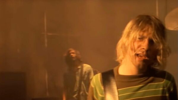 Стоп-кадр из клипа группы Nirvana - Smells Like Teen Spirit
