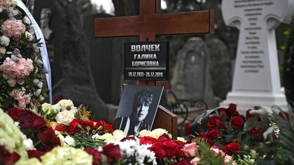 Могила Галины Волчек на Новодевичьем кладбище