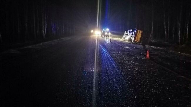 Последствия ДТП с участием автобуса на федеральной автодороге Р-23 в Псковской области