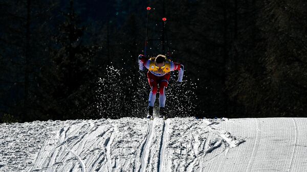 Норвежский лыжник Сьюр Рёте на дистанции индивидуальной гонки на 15 км классическим стилем