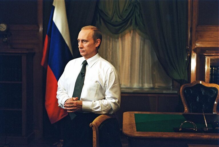 Фотография Владимира Путина, опубликованная на сайте 20.kremlin.ru. 11 июля 2001 года