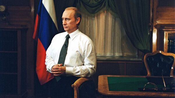 Фотография Владимира Путина, опубликованная на сайте 20.kremlin.ru. 11 июля 2001 года