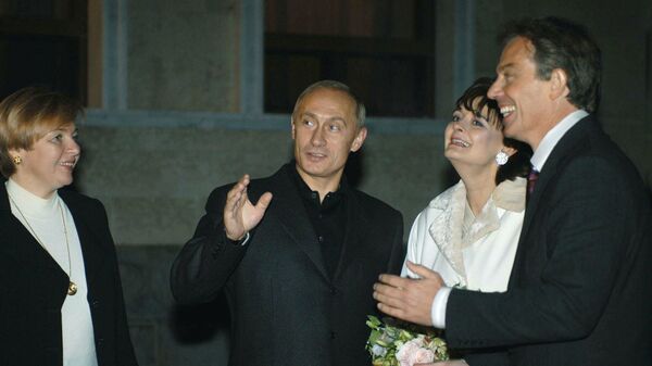 Фотография Владимира Путина и премьер-министром Великобритании Энтони Блэром с супругами, опубликованная на сайте 20.kremlin.ru