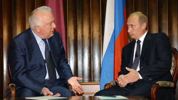 Фотография Владимира Путина с Эдуардом Шеварднадзе, опубликованная на сайте 20.kremlin.ru