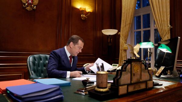 Председатель правительства РФ Дмитрий Медведев в рабочем кабинете в подмосковной  резиденции Горки