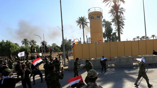 Протестующие у посольства США в Багдаде