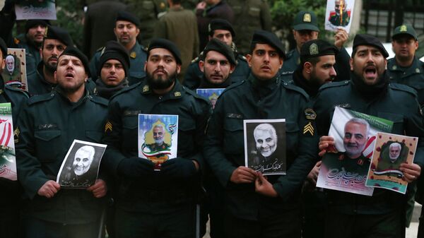 Иранские полицейские во время акции протеста против убийства Касема Сулеймани