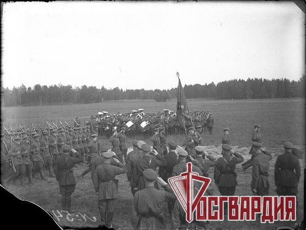 Фотография, обнаруженная во время реконструкции одного из зданий Отдельной дивизии оперативного назначения имени Ф.Э. Дзержинского войск национальной гвардии России Фотография, обнаруженная во время реконструкции одного из зданий Отдельной дивизии оперативного назначения имени Ф.Э. Дзержинского войск национальной гвардии России