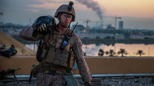 Американский морской пехотинец на территории посольства США в Багдаде, Ирак. 4 января 2019