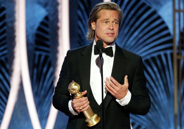Брэд Питт получил награду за лучшую мужскую роль второго плана Однажды в… Голливуде на 77-й ежегодной премии Золотой глобус