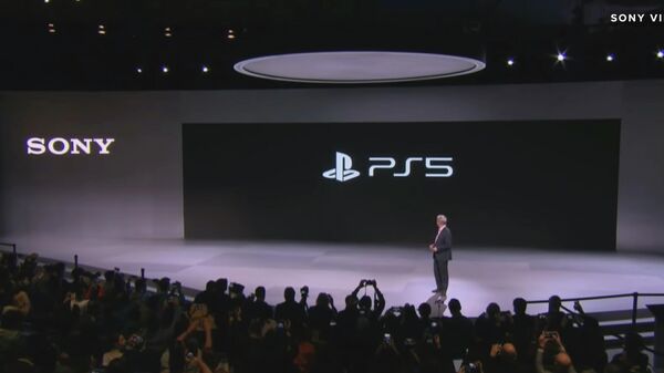 Стоп-кадр видео презентации игровой приставка Sony PS 5 на выставке CES в США