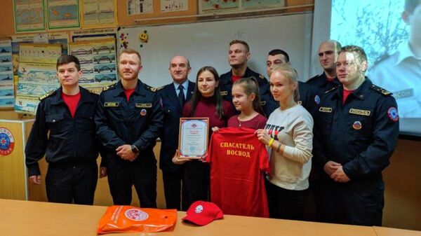 Церемония награждения 16-летней школьницы Елизаветы Шестовой, которая спасла провалившихся под лёд детей в Санкт-Петербурге