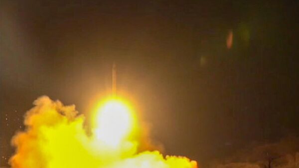 Стоп-кадр видео пуска иранской ракеты по американской военной базе на территории Ирака. 8 января 2020