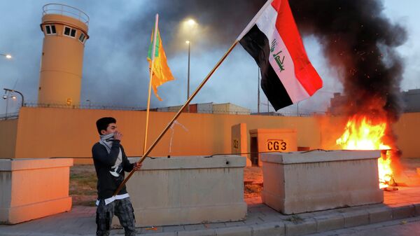 Протесты у главных ворот посольства США в Багдаде