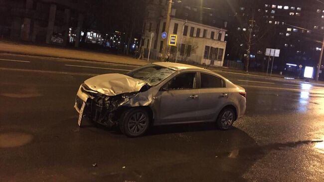 На месте ДТП у дома 9 по проспекту Мориса Тореза в Санкт-Петербурге. 7 января 2020