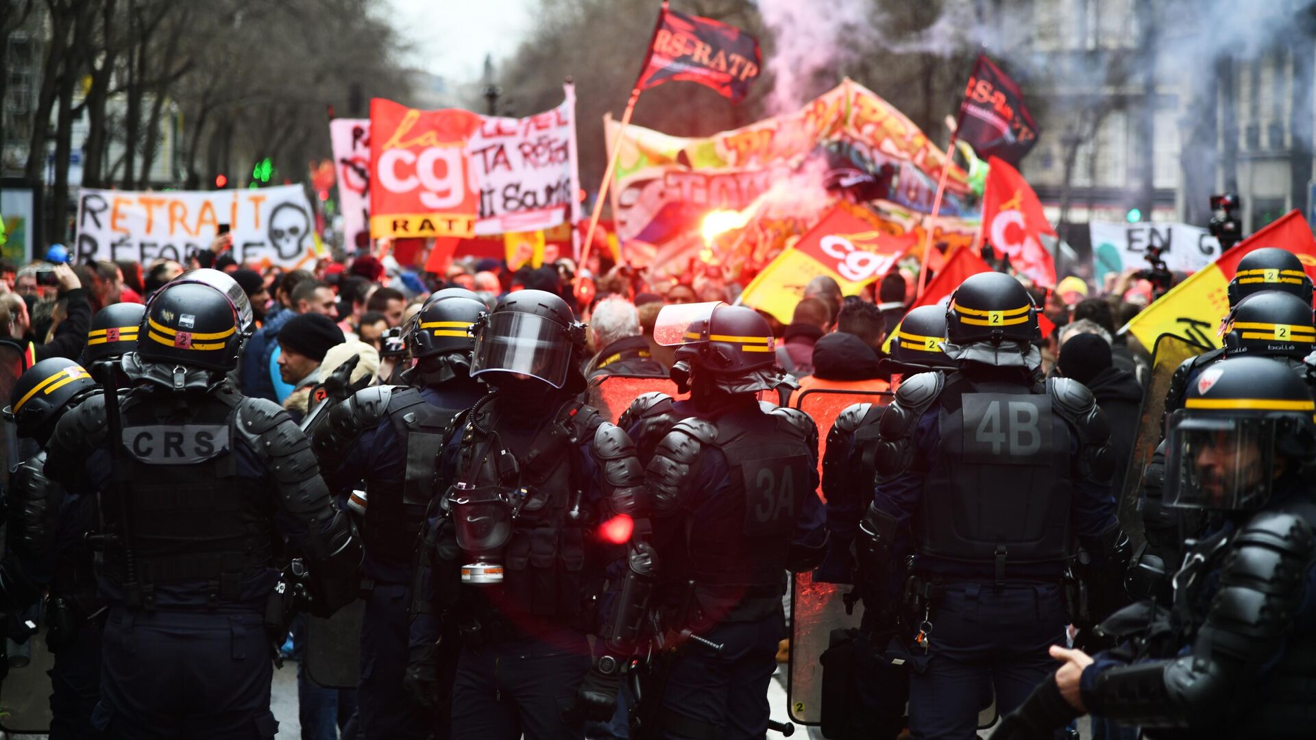 Law enforcement officers protesting pension reform in Paris - RIA Novosti, 1920, 18.03.2023