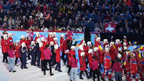 Выход российской делегации во время церемонии открытия III зимних юношеских Олимпийских игр в швейцарской Лозанне.