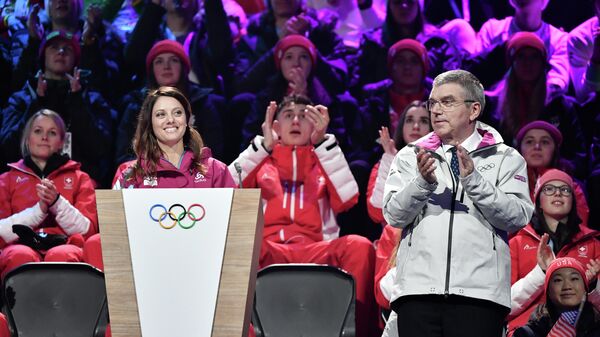 Президент Оргкомитета Лозанна-2020 Виржини Февр (слева) и президент Международного олимпийского комитета (МОК) Томас Бах на церемонии открытия зимних юношеских Олимпийских игр 2020 года