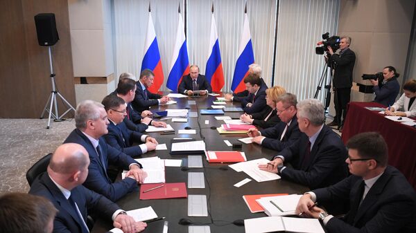  Президент РФ Владимир Путин проводит совещание на территории гостиничного комплекса Мрия в Ялте 