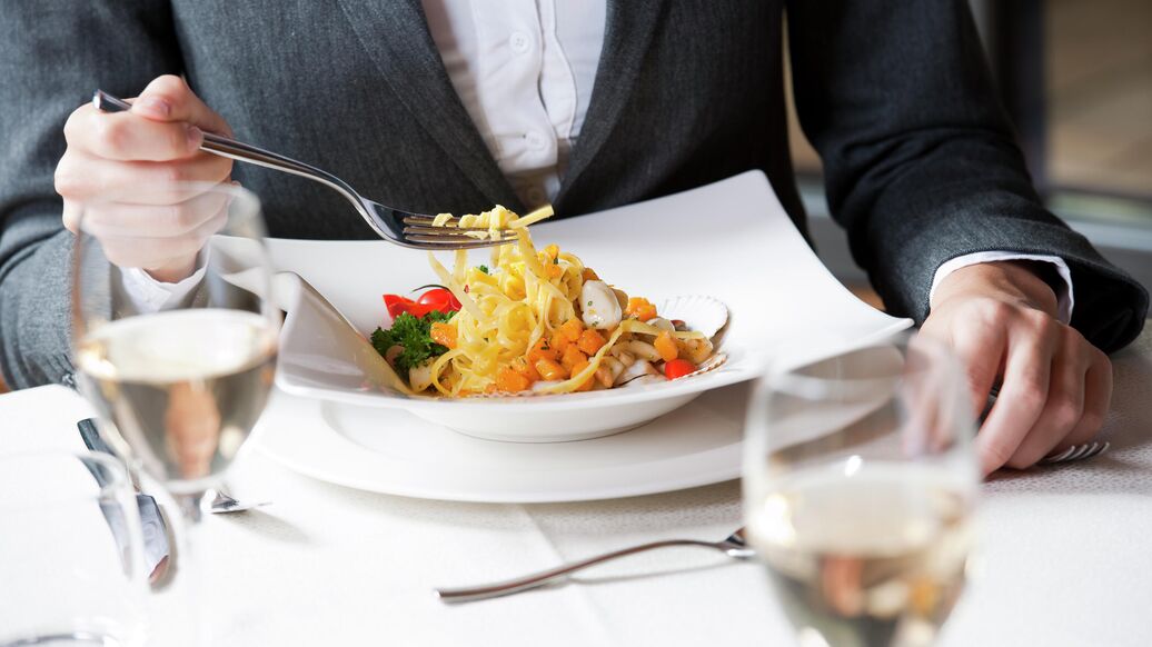 "Такие жирные". У мужчины обнаружили страшное заболевание из-за ресторанов