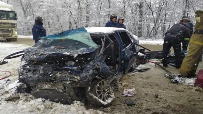 Последствия ДТП на 400 километре автодороги М-2 в Кромском районе Орловской области