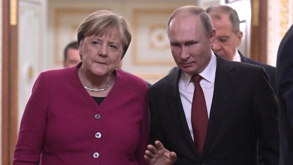 Президент РФ Владимир Путин и федеральный канцлер Германии Ангела Меркель перед совместной пресс-конференцией по итогам встречи