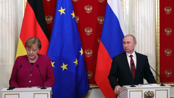 Президент РФ Владимир Путин и федеральный канцлер Германии Ангела Меркель во время совместной пресс-конференции по итогам встречи