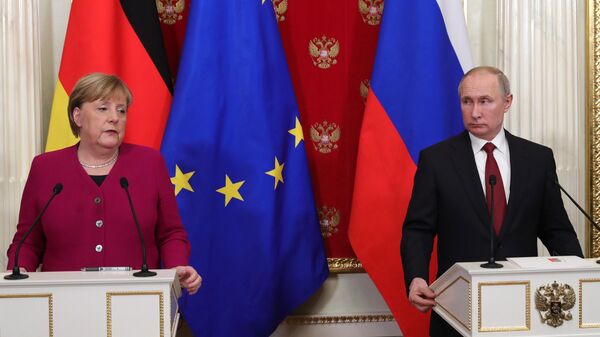 Президент РФ Владимир Путин и федеральный канцлер Германии Ангела Меркель во время совместной пресс-конференции по итогам встречи