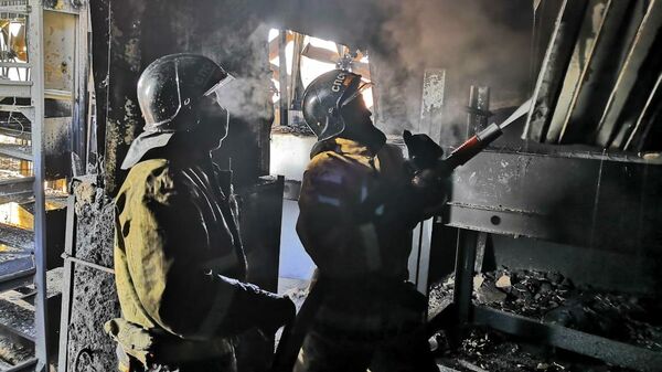 Тушение пожара в заброшенных помещениях на территории птицефабрики в Хабаровске