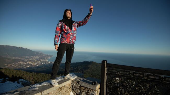 Отдыхающий на плато Ай-Петри в Крыму