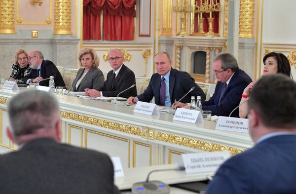 Президент РФ Владимир Путин на заседании Совета по развитию гражданского общества и правам человека. 10 декабря 2019 Президент РФ Владимир Путин на заседании Совета по развитию гражданского общества и правам человека. 10 декабря 2019