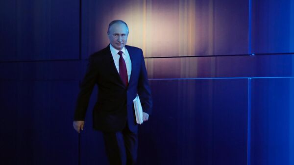 Президент РФ Владимир Путин перед началом ежегодного послания президента РФ Федеральному Собранию