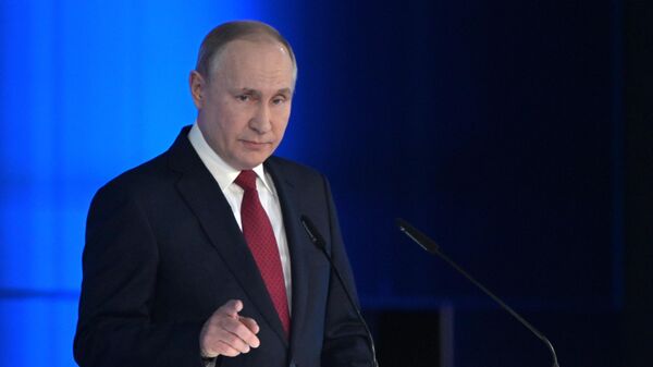 Президент РФ Владимир Путин выступает с ежегодным посланием Федеральному Собранию
