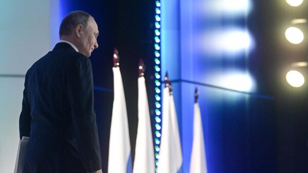 Президент РФ Владимир Путин перед началом ежегодного послания президента РФ Федеральному Собранию