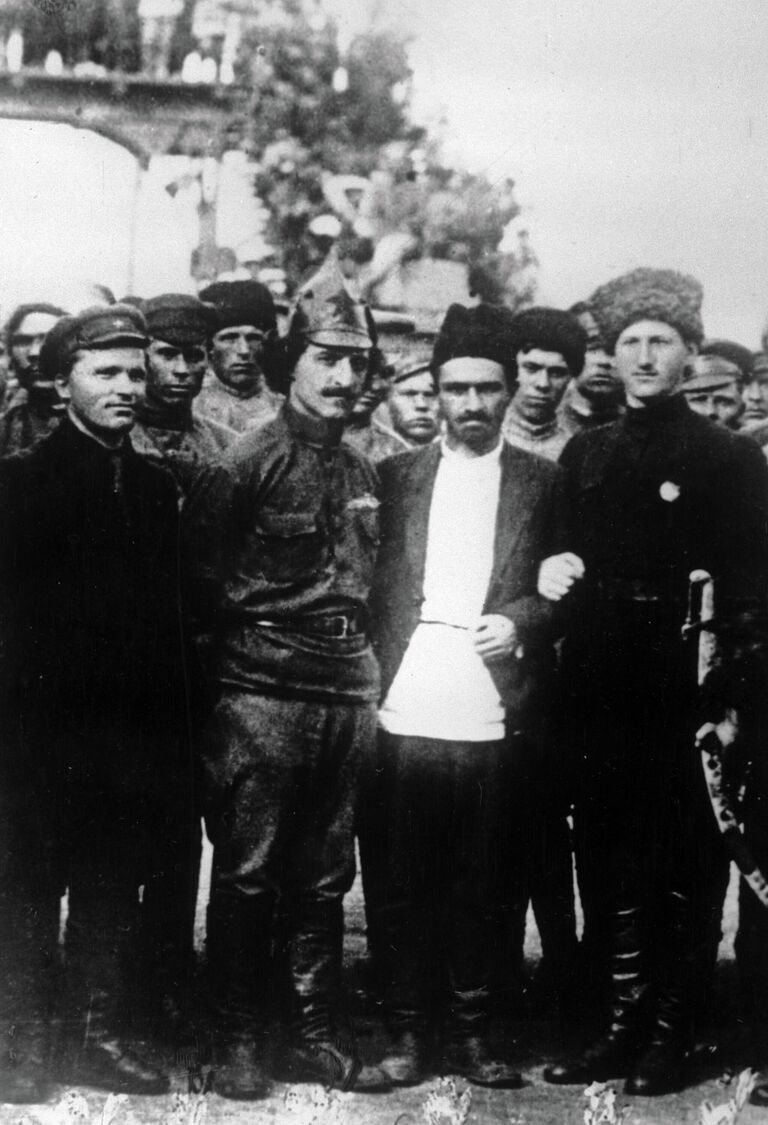 Сергей Киров, Серго Орджоникидзе, Анастас Микоян и Михаил Ефремов в годы гражданской войны Сергей Киров, Серго Орджоникидзе, Анастас Микоян и Михаил Ефремов в годы гражданской войны