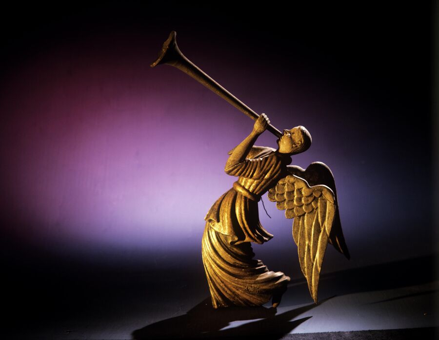Летящий ангел. Пермская деревянная скульптура