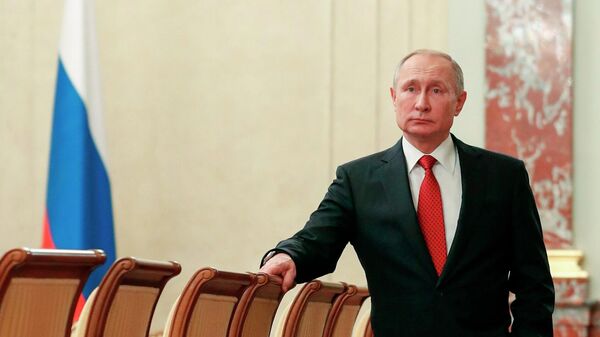 Президент РФ Владимир Путин перед встречей с членами правительства РФ