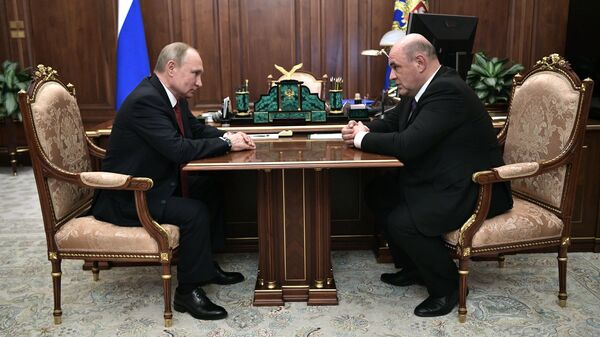  Президент РФ Владимир Путин и руководитель ФНС Михаил Мишустин во время встречи
