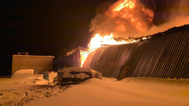 В городе Тарко-Сале, ЯНАО, произошел пожар в арочном боксе. 16 января 2020