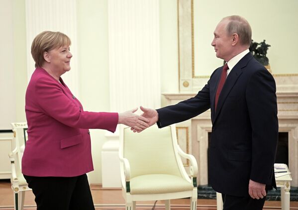 Президент РФ Владимир Путин и федеральный канцлер Германии Ангела Меркель во время встречи. 11 января 2020 