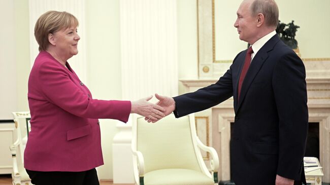Президент РФ Владимир Путин и федеральный канцлер Германии Ангела Меркель во время встречи. 11 января 2020 