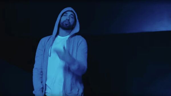 Кадр из видео Darkness американского исполнителя Eminem
