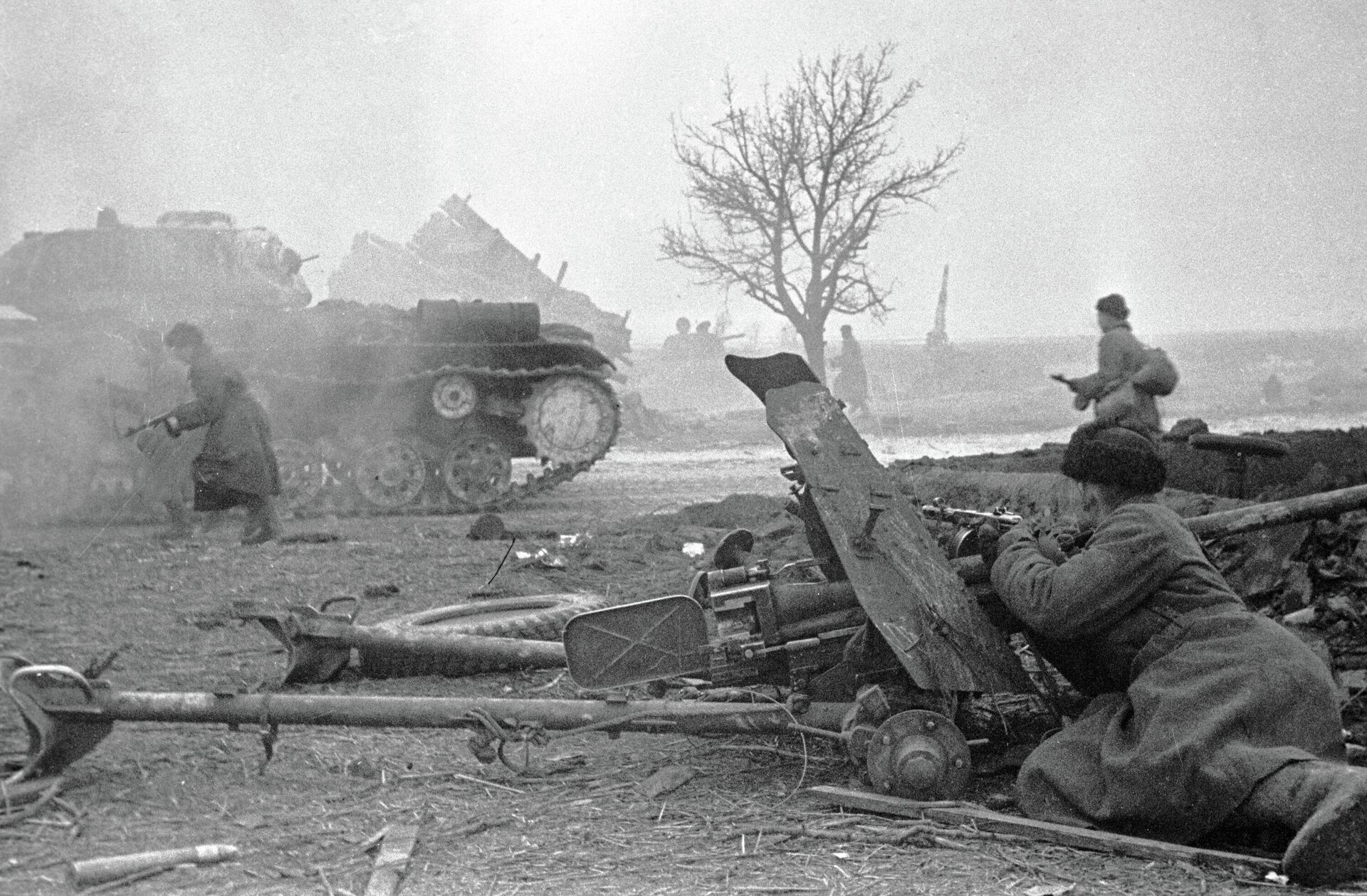 Советские воины ведут бой в окрестностях Варшавы - РИА Новости, 1920, 16.09.2020