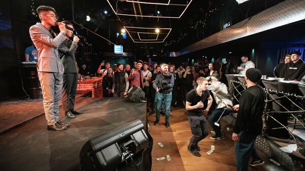 Рэперы Батишта и Космический турист не сдерживали эмоций во время выступления дуэта Фейджи и Ямаджи  на Международном конкурсе Рэп-завод, Москва