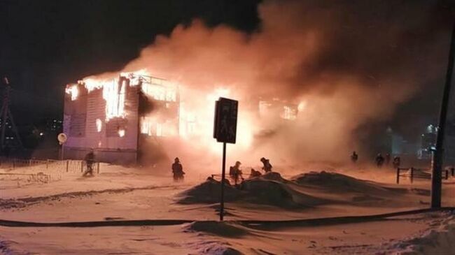 Пожар в многоквартирном жилом доме в Новом Уренгое