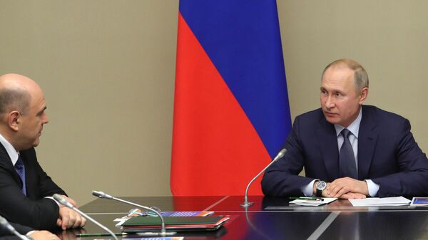 Президент РФ Владимир Путин и председатель правительства РФ Михаил Мишустин во время совещания Совета безопасности РФ