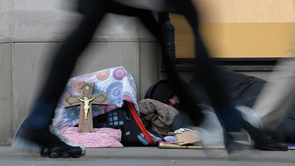 Бездомный на улице Барселоны, Испания